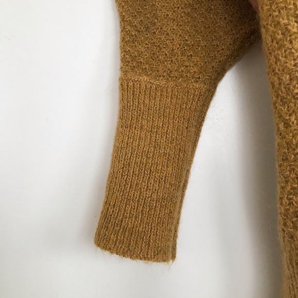 MIND Mohair & Wool High Low Gold V-Neck Sweater - Picture 5 of 7